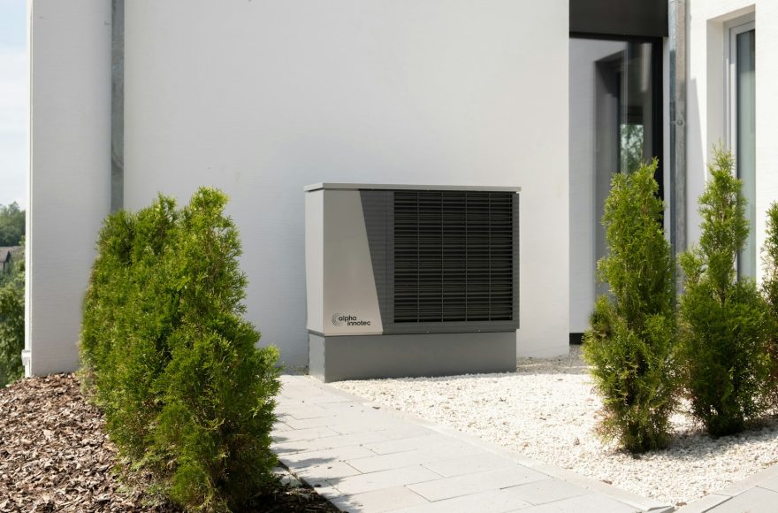 a air conditioner sitting on the side of a building